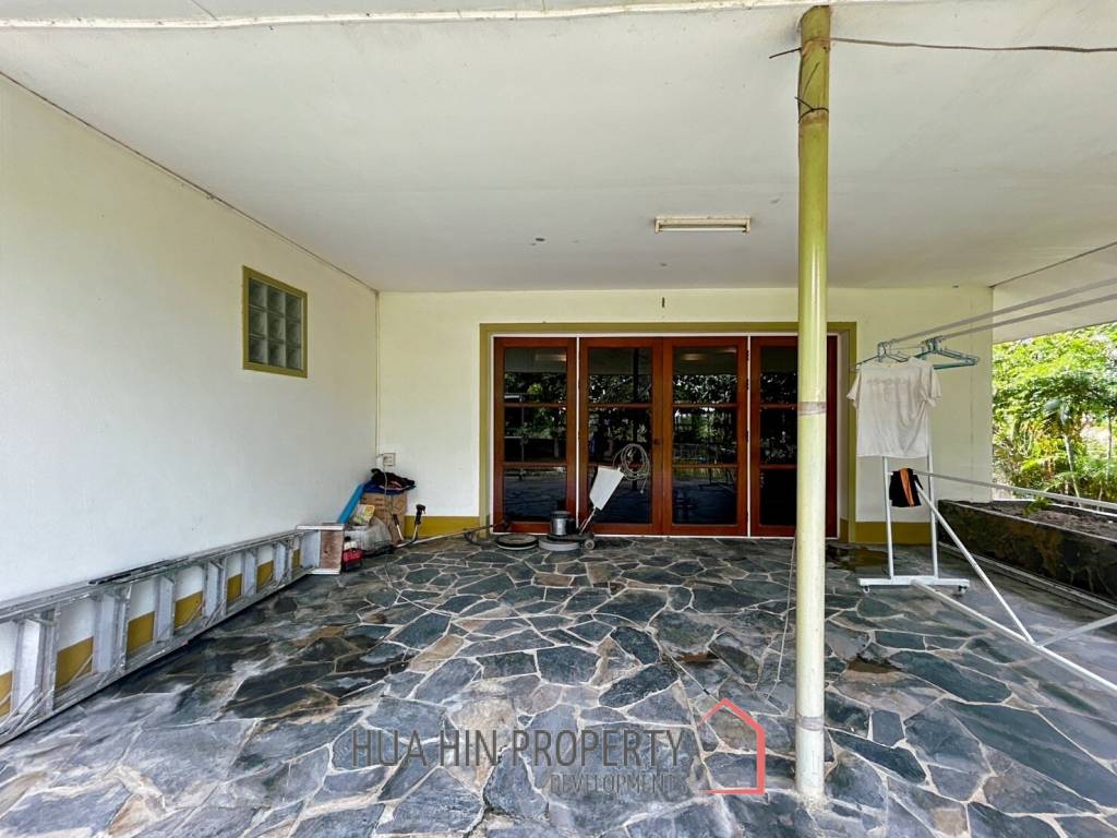 Serene Farm Life in Cha Am: 4-Bedroom Home on 2 Rai