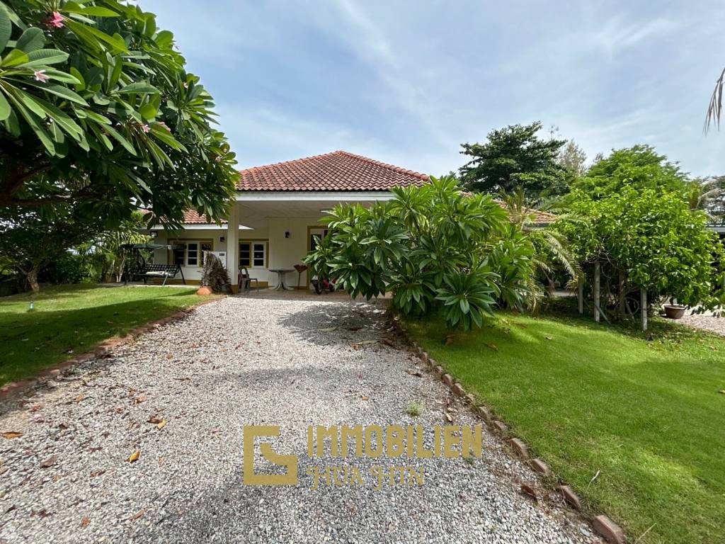 Serene Farm Life in Cha Am: 4-Bedroom Home on 2 Rai