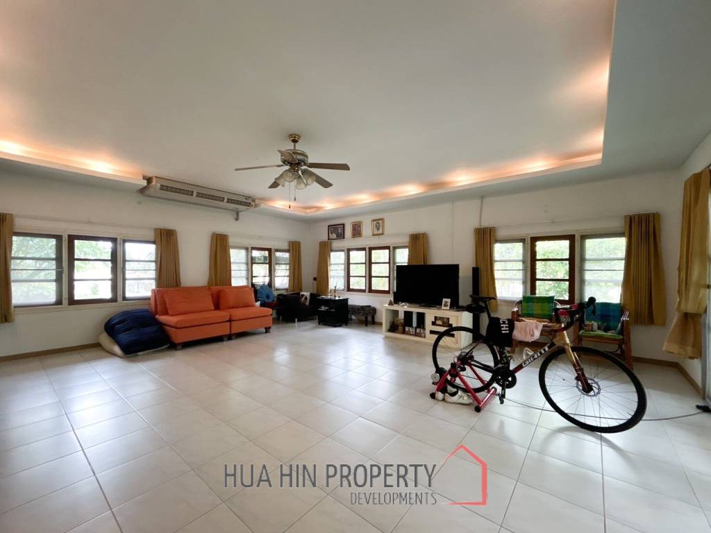 Serene Farm Life in Cha Am: 4-Bedroom Home on 2 Rai