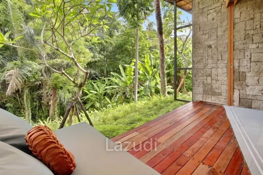 COSY VILLA RETREAT WITH FOREST VIEW AND JACUZZI IN UBUD