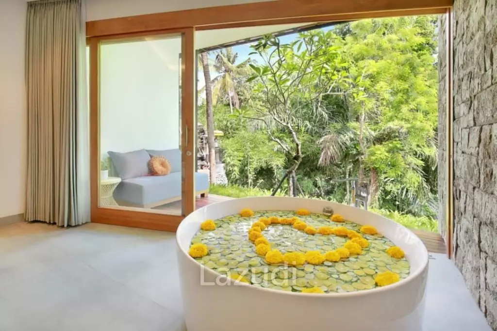 COSY VILLA RETREAT WITH FOREST VIEW AND JACUZZI IN UBUD