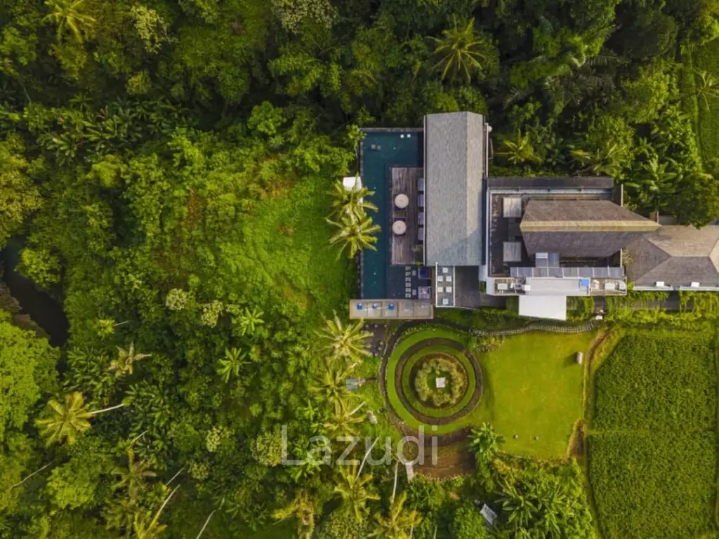 COSY VILLA RETREAT WITH FOREST VIEW AND JACUZZI IN UBUD