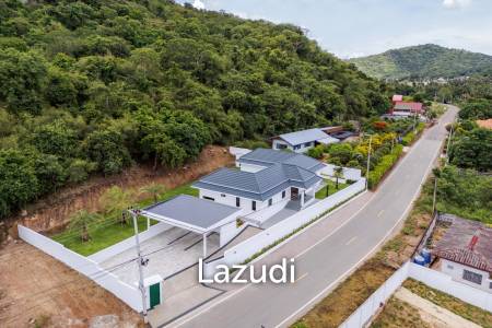 Luxury Modern Single-storey villa with Mountain views near Banyan golf course