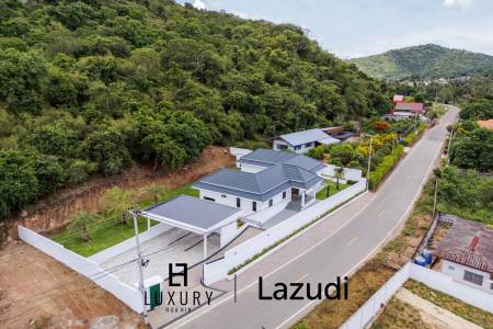 Luxury Modern Single-storey villa with Mountain views near Banyan golf course