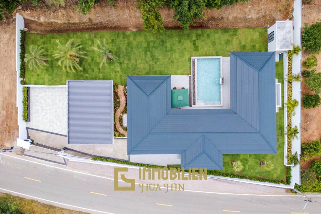 Luxury Modern Single-storey villa with Mountain views near Banyan golf course