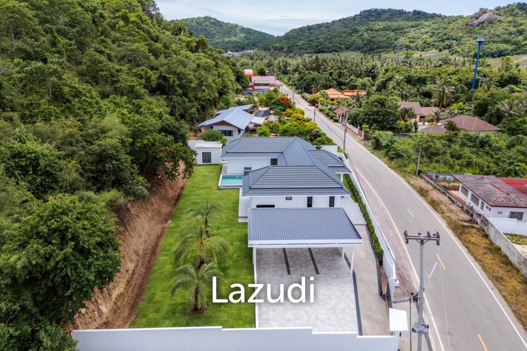 Luxury Modern Single-storey villa with Mountain views near Banyan golf course
