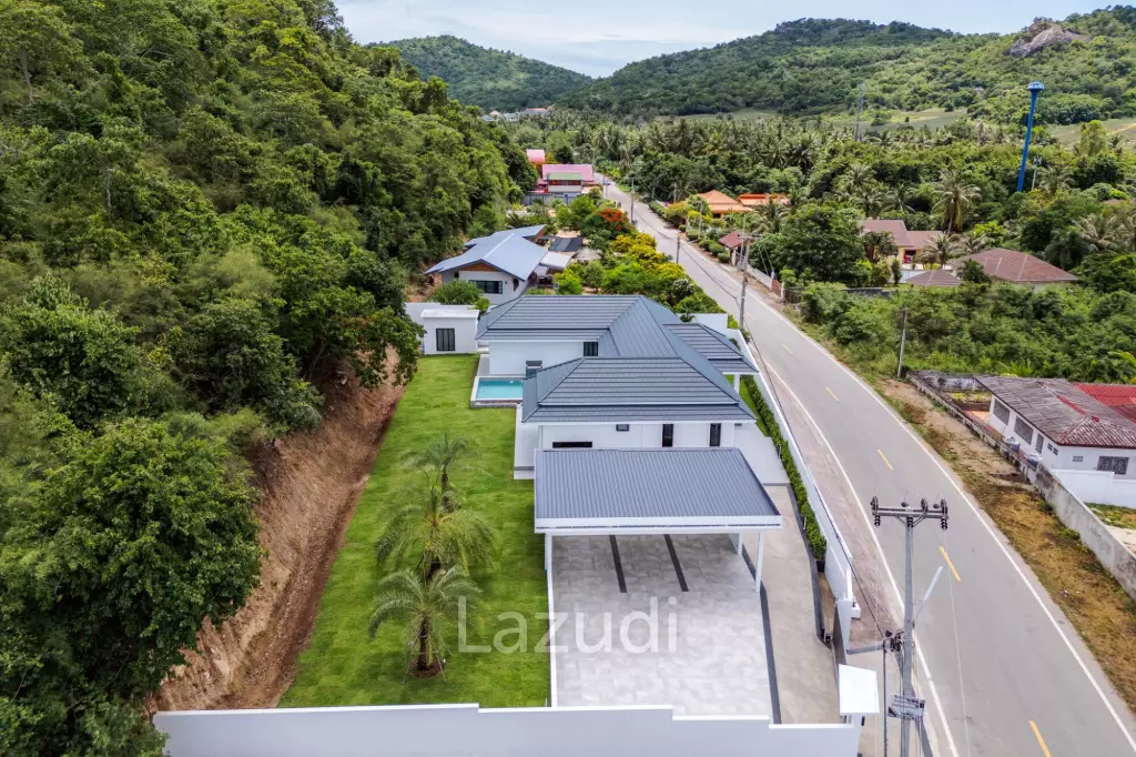 Luxury Modern Single-storey villa with Mountain views near Banyan golf course