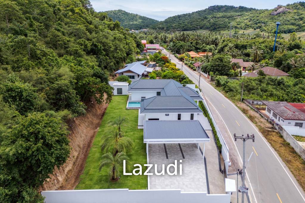 Luxury Modern Single-storey villa with Mountain views near Banyan golf course