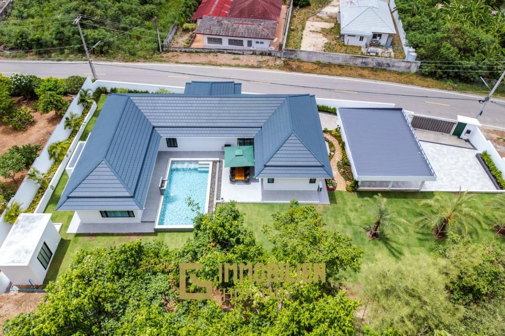 Luxury Modern Single-storey villa with Mountain views near Banyan golf course