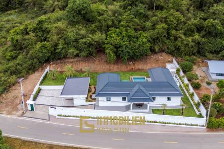 Luxury Modern Single-storey villa with Mountain views near Banyan golf course