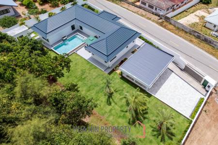 Luxury Modern Single-storey villa with Mountain views near Banyan golf course
