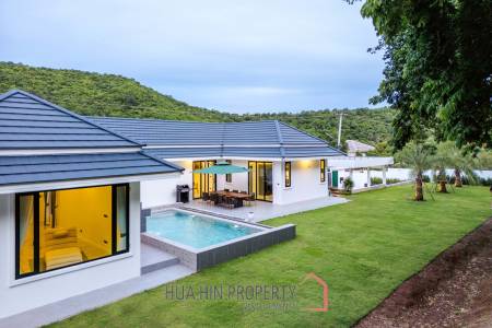Luxury Modern Single-storey villa with Mountain views near Banyan golf course