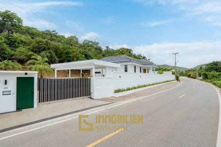 Luxury Modern Single-storey villa with Mountain views near Banyan golf course