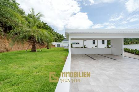 Luxury Modern Single-storey villa with Mountain views near Banyan golf course