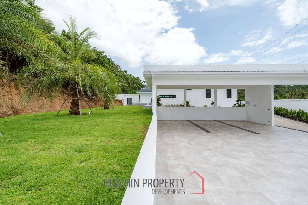 Luxury Modern Single-storey villa with Mountain views near Banyan golf course