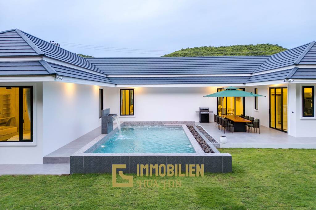 Luxury Modern Single-storey villa with Mountain views near Banyan golf course