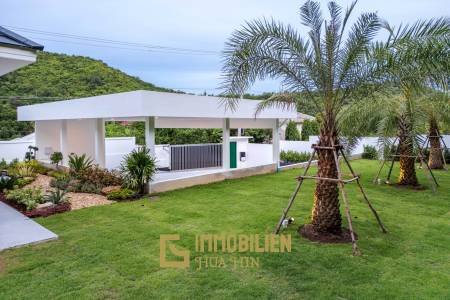 Luxury Modern Single-storey villa with Mountain views near Banyan golf course