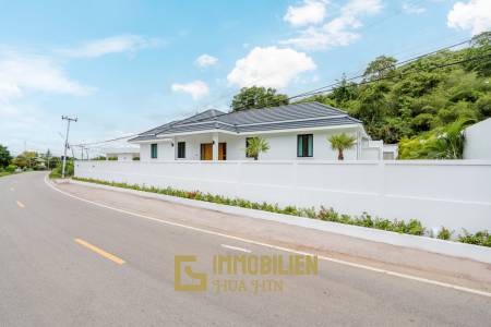 Luxury Modern Single-storey villa with Mountain views near Banyan golf course