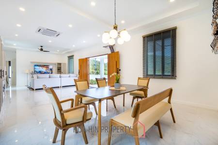 Luxury Modern Single-storey villa with Mountain views near Banyan golf course