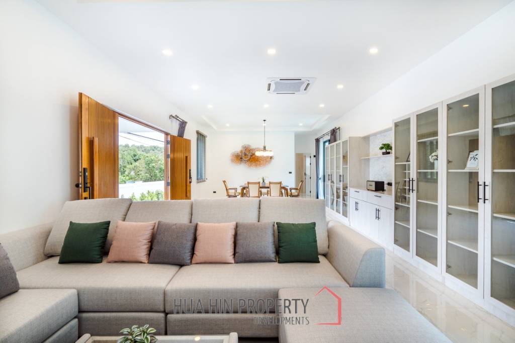 Luxury Modern Single-storey villa with Mountain views near Banyan golf course