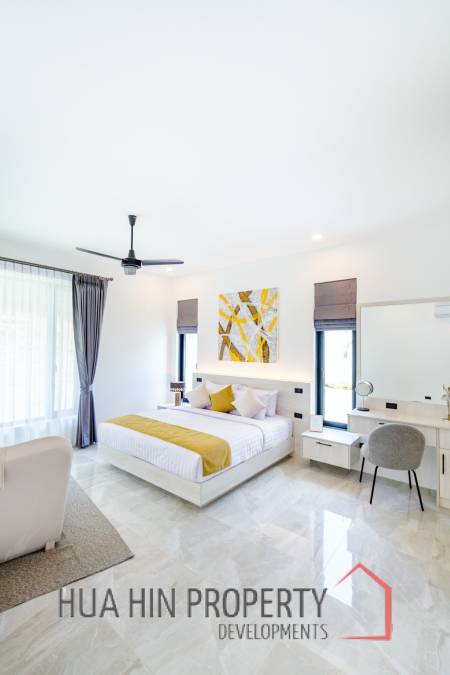 Luxury Modern Single-storey villa with Mountain views near Banyan golf course