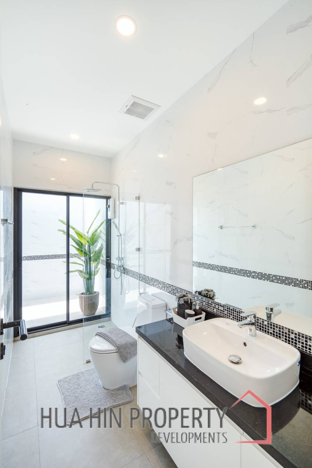 Luxury Modern Single-storey villa with Mountain views near Banyan golf course
