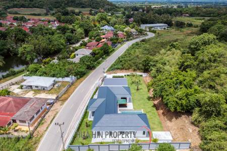 Luxury Modern Single-storey villa with Mountain views near Banyan golf course