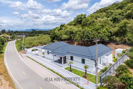 Luxury Modern Single-storey villa with Mountain views near Banyan golf course