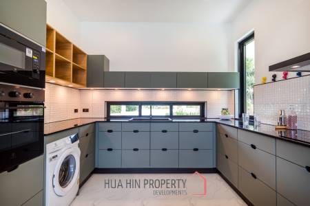 Luxury Modern Single-storey villa with Mountain views near Banyan golf course