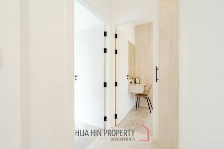 Luxury Modern Single-storey villa with Mountain views near Banyan golf course