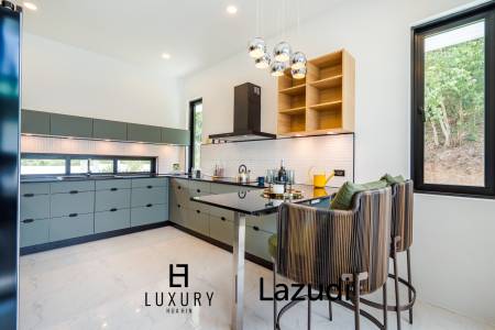 Luxury Modern Single-storey villa with Mountain views near Banyan golf course