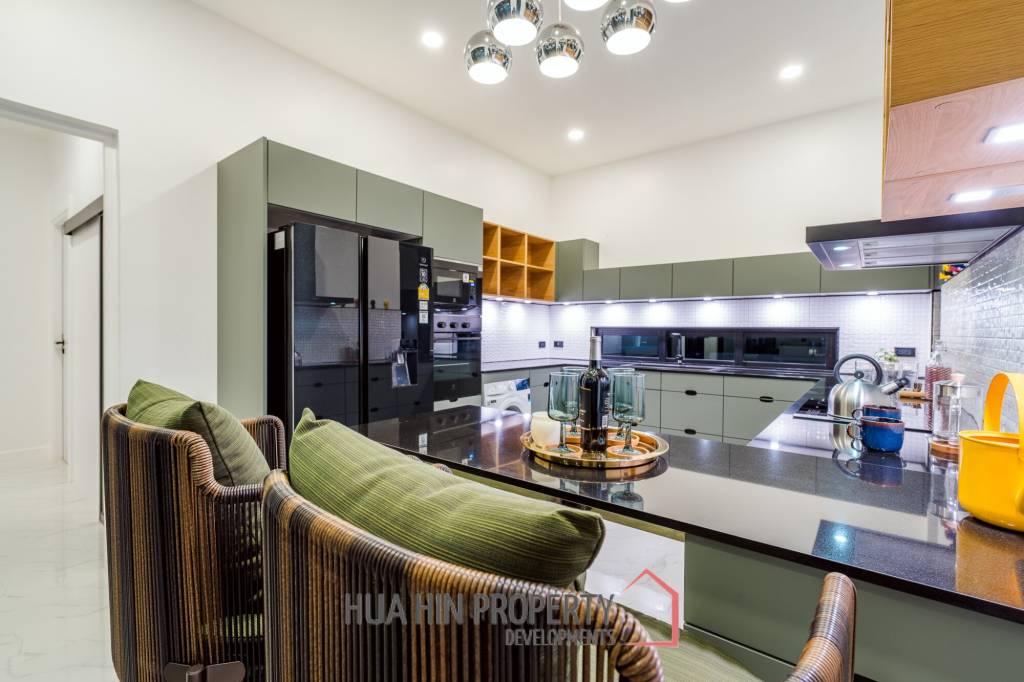 Luxury Modern Single-storey villa with Mountain views near Banyan golf course