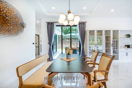 Luxury Modern Single-storey villa with Mountain views near Banyan golf course