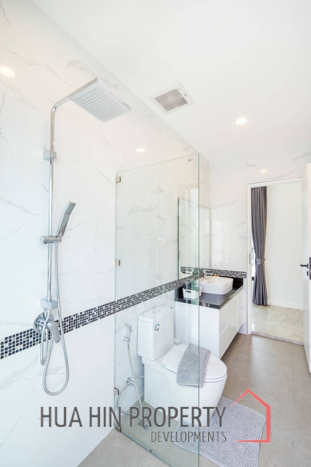 Luxury Modern Single-storey villa with Mountain views near Banyan golf course