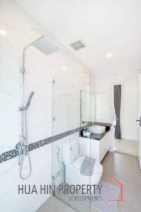 Luxury Modern Single-storey villa with Mountain views near Banyan golf course