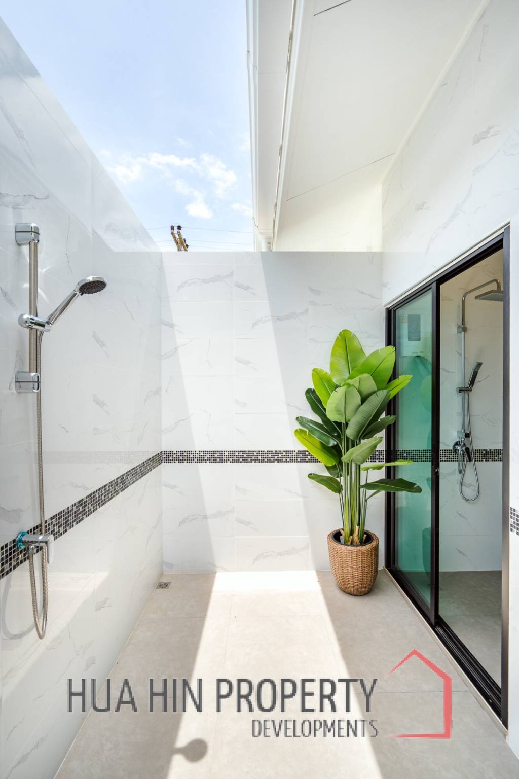 Luxury Modern Single-storey villa with Mountain views near Banyan golf course