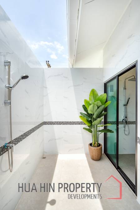 Luxury Modern Single-storey villa with Mountain views near Banyan golf course
