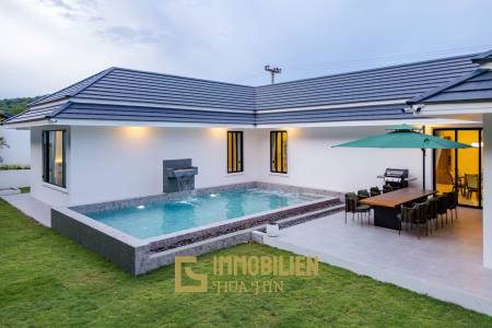 Luxury Modern Single-storey villa with Mountain views near Banyan golf course