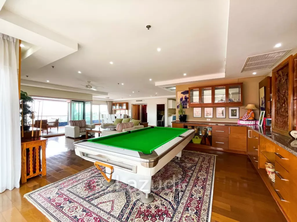 2 Beds 4 Baths 253.35 SQ.M. Baan Haad U Thong