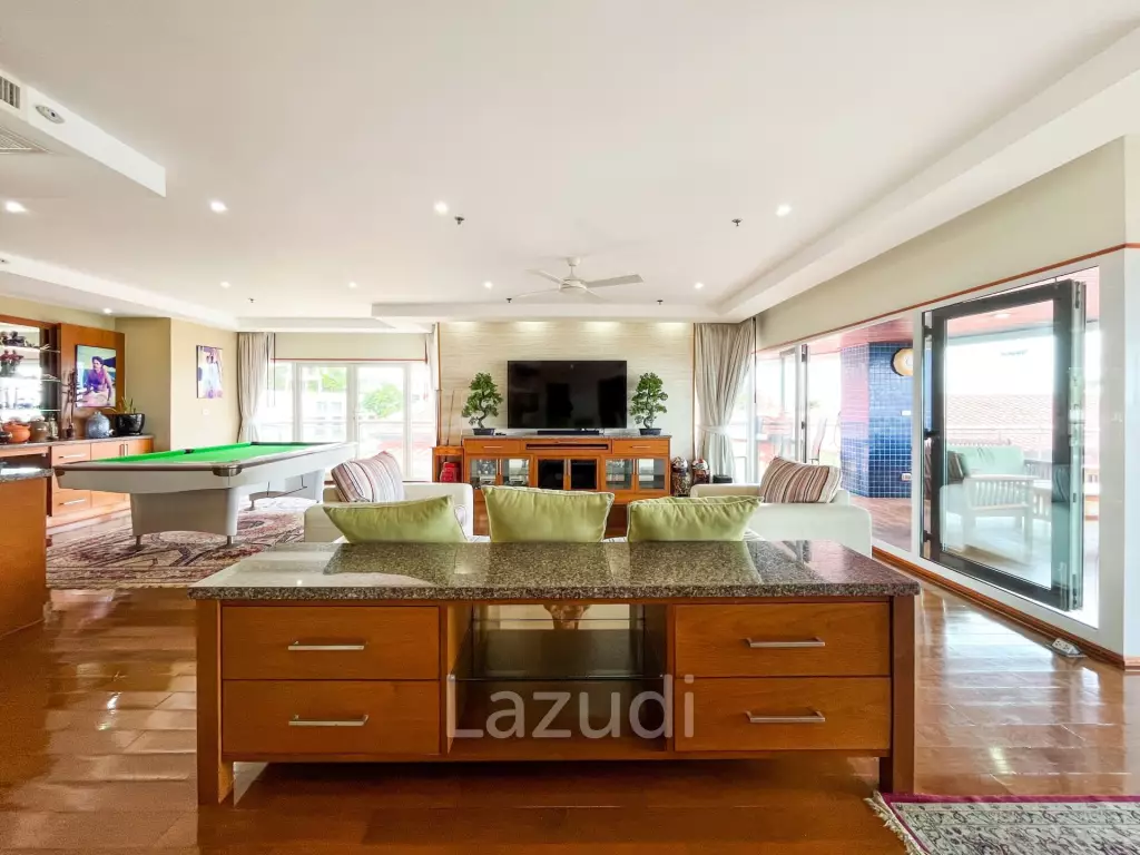 2 Beds 4 Baths 253.35 SQ.M. Baan Haad U Thong
