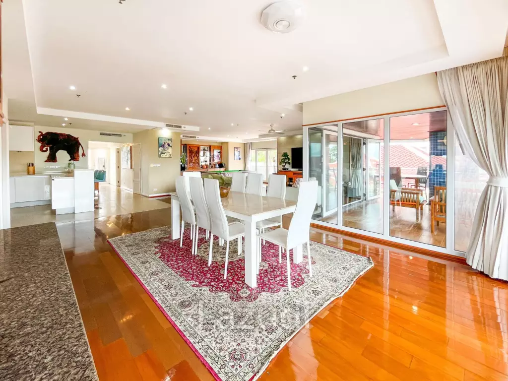 2 Beds 4 Baths 253.35 SQ.M. Baan Haad U Thong