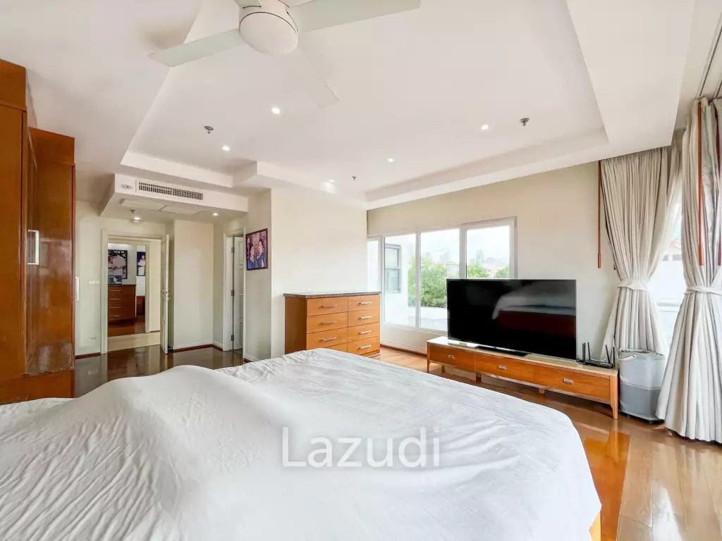 2 Beds 4 Baths 253.35 SQ.M. Baan Haad U Thong