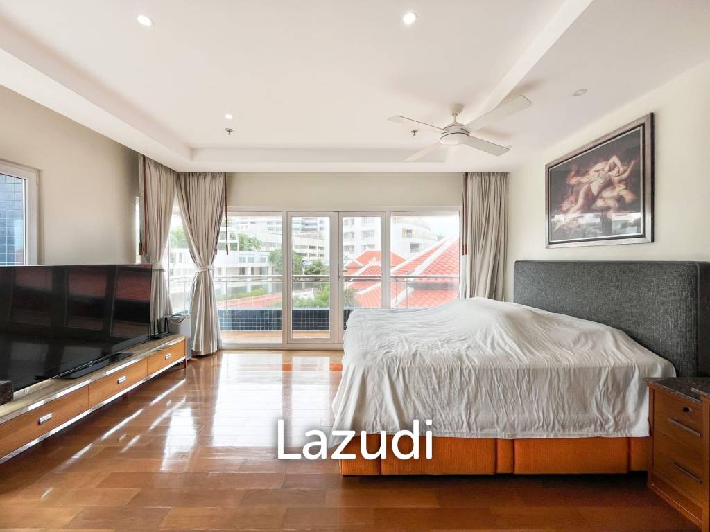 2 Beds 4 Baths 253.35 SQ.M. Baan Haad U Thong