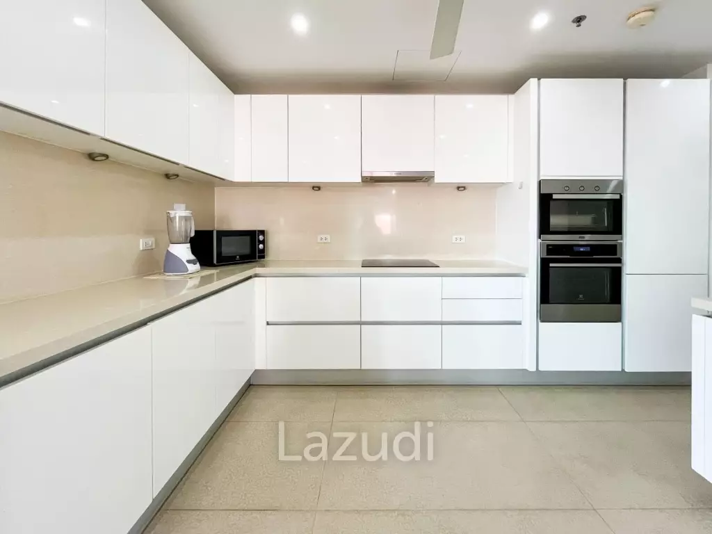 2 Beds 4 Baths 253.35 SQ.M. Baan Haad U Thong