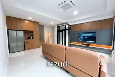 Luxury Home Office for rent in Ratchayotin