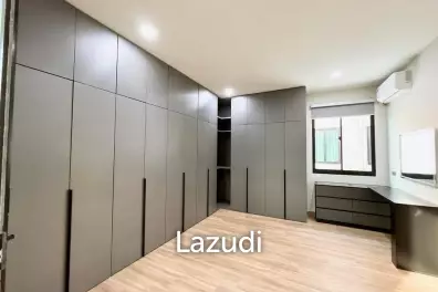 Luxury Home Office for rent in Ratchayotin