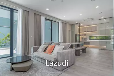 Ultra Luxury Home Office with Lift for rent in Khungthep Kreetha
