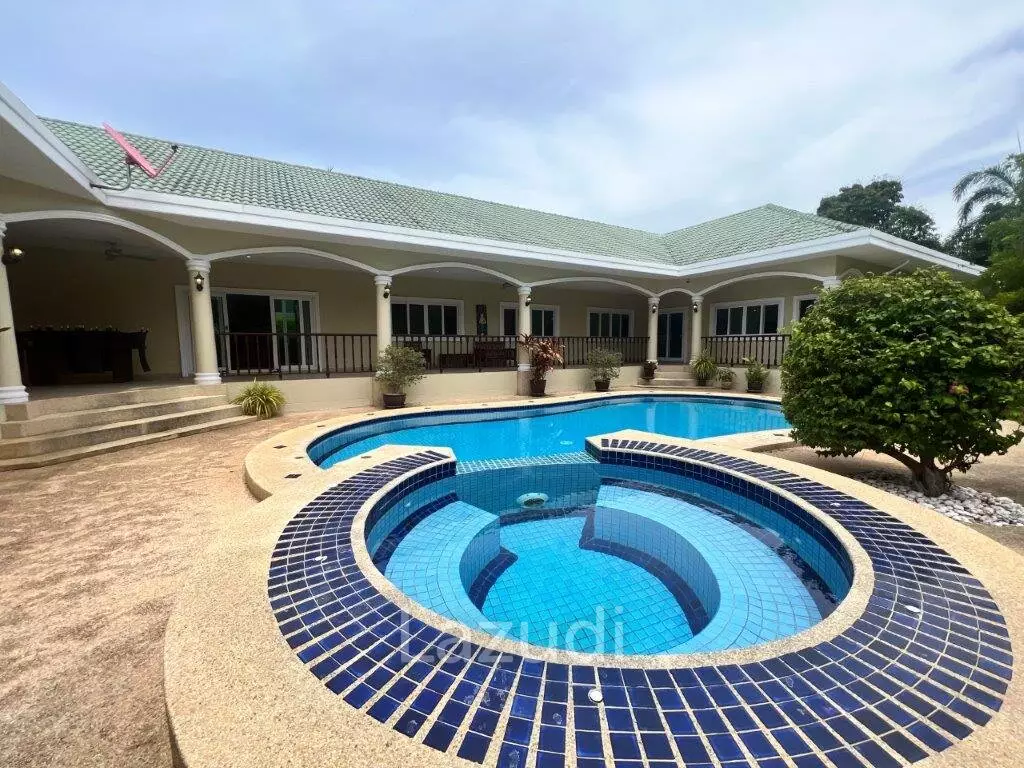 STUART PARK : Great Design 4 Bed Pool Villa