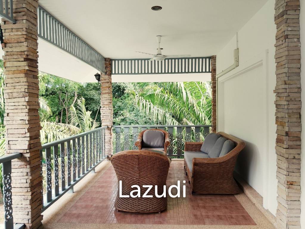 Elegant Pool Villa:  4 bedrooms villa on Soi 88
