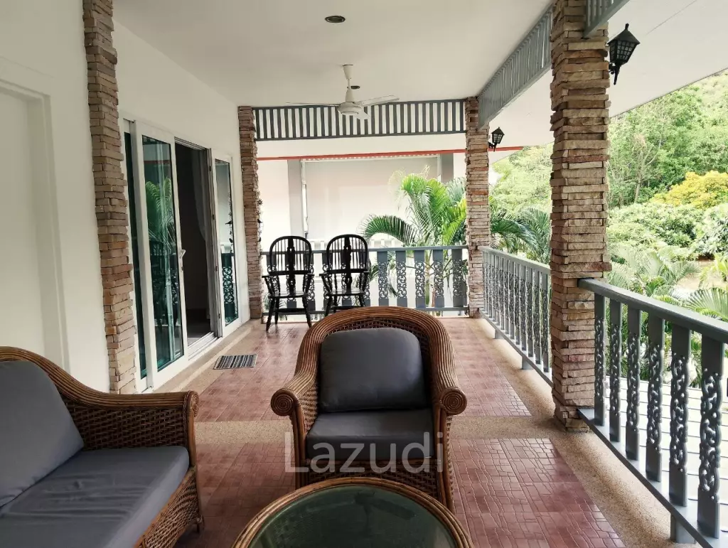 Elegant Pool Villa:  4 bedrooms villa on Soi 88
